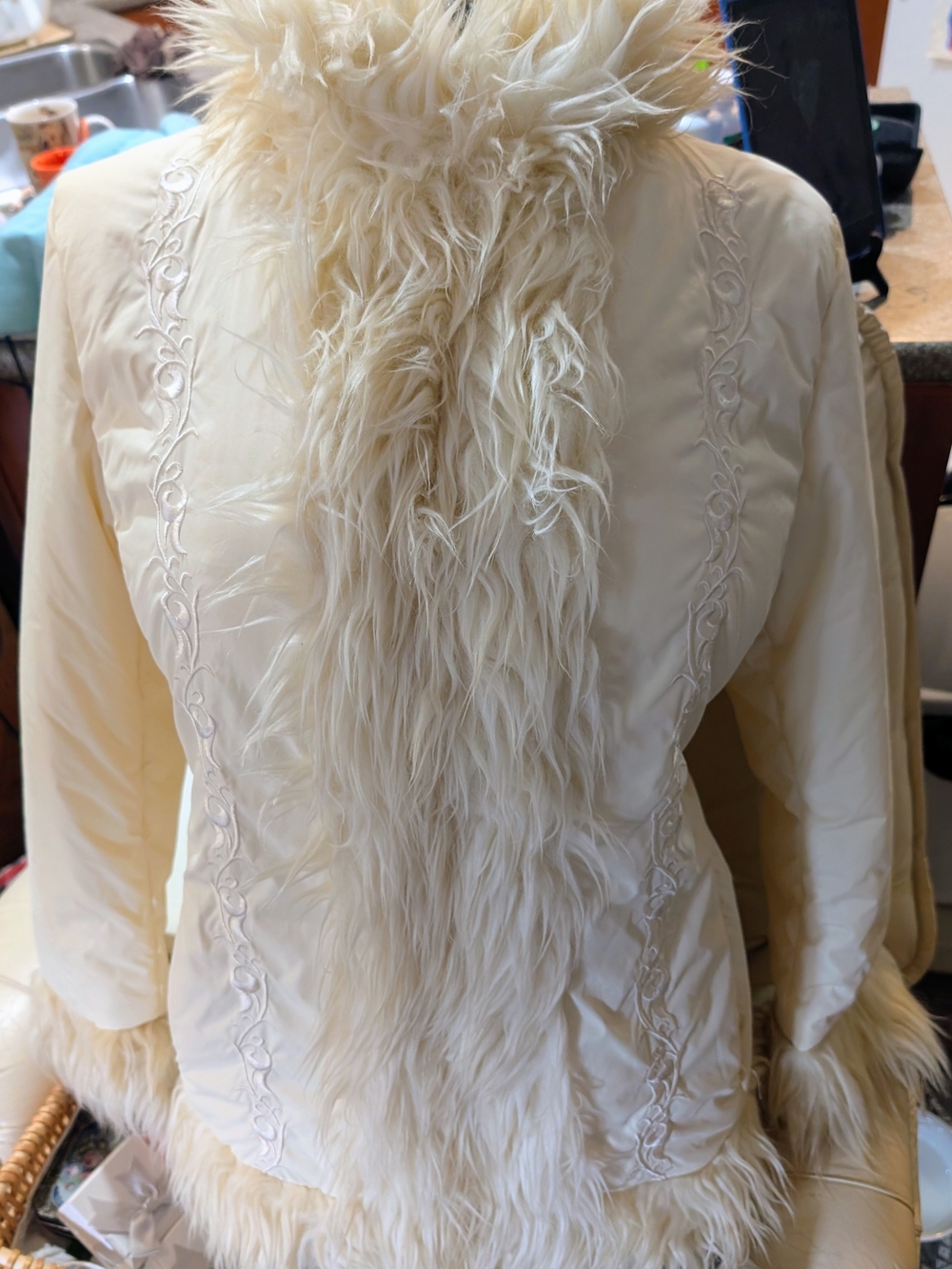 Basic Editions Cream Lightweight Jacket L/G